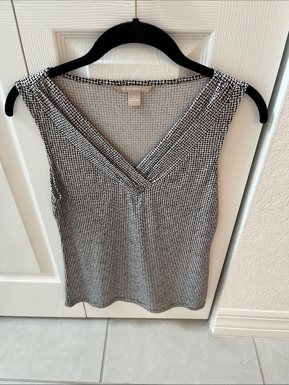 Banana Republic Black and White V-Neck Knit Camisole